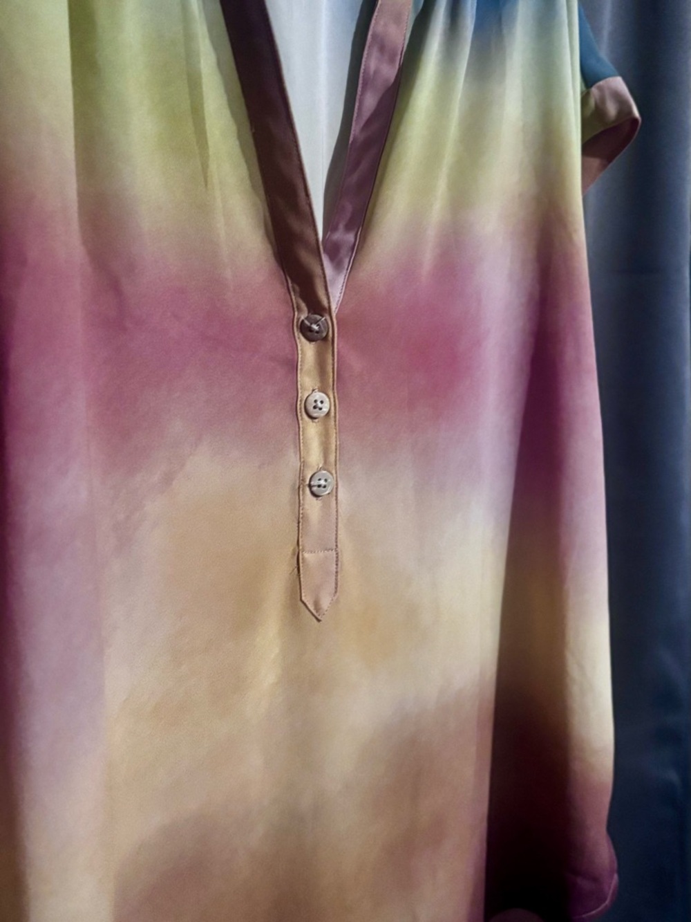 ✨3/$20 Dylan Ombre Short-Sleeve V-Neck Blouse XL (like new) - Picture 4 of 6